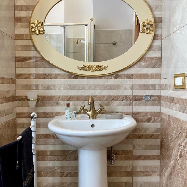 Suite Incentro Salerno - Camera Matrimoniale Deluxe con 1 Letto Supplementare - 11