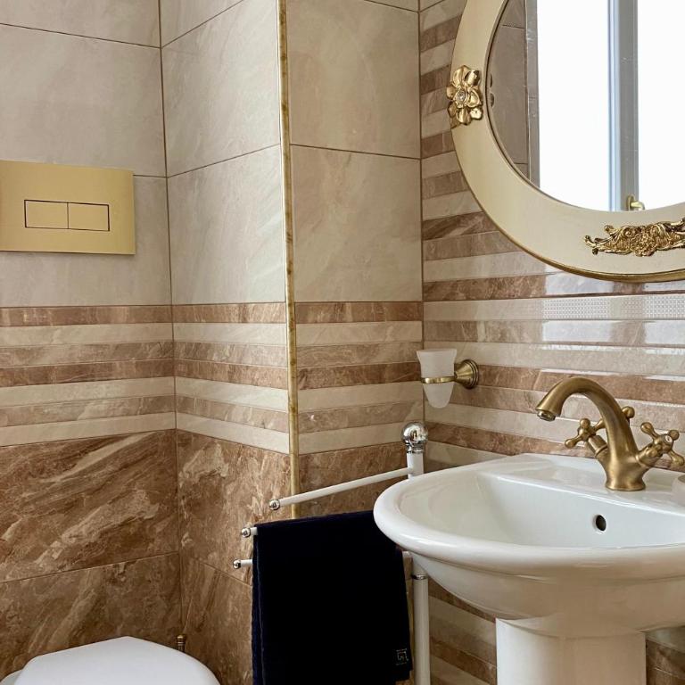 Suite Incentro Salerno - Camera Matrimoniale Deluxe con 1 Letto Supplementare - 12