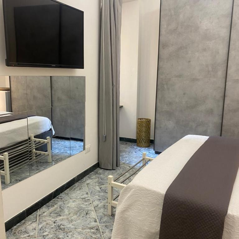 Suite Incentro Salerno - Camera Matrimoniale con Bagno Privato - 9