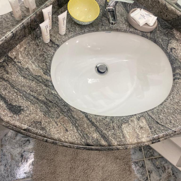 Suite Incentro Salerno - Camera Matrimoniale con Bagno Privato - 13