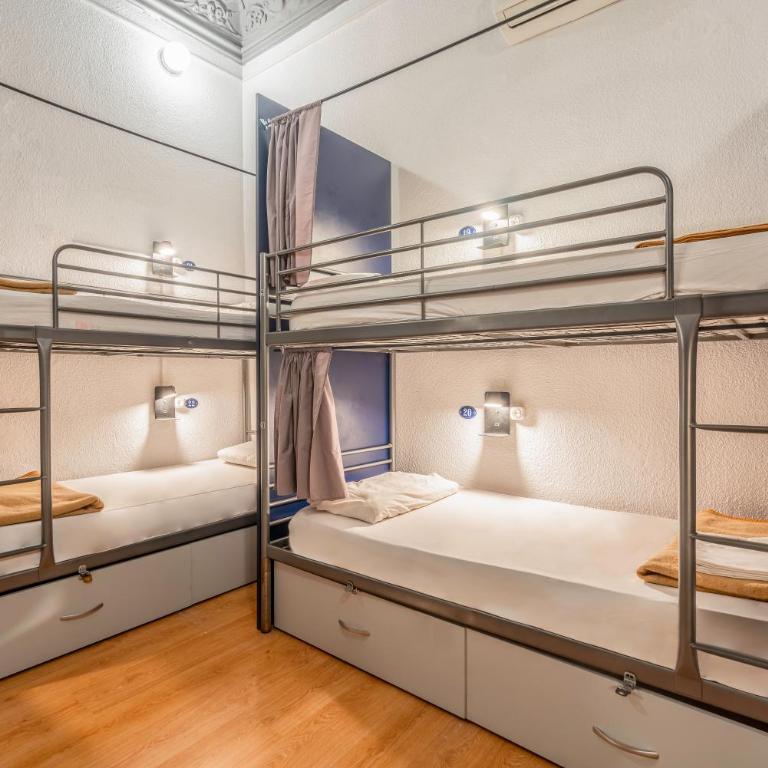 Casa Barcelo Hostel Barcelona - Bunk Bed in 8-Bed Mixed Dormitory Room - 26