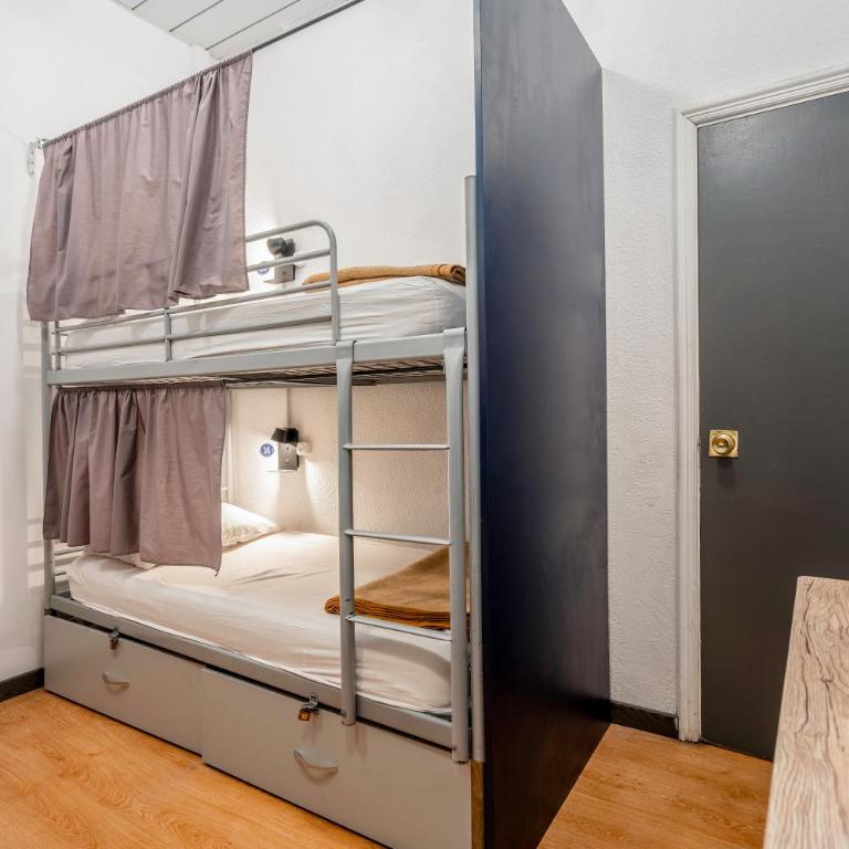 Casa Barcelo Hostel Barcelona - Bunk Bed in 4-Bed Mixed Dormitory Room - 19