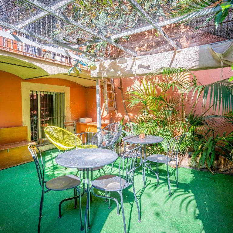Casa Barcelo Hostel Barcelona - Bunk Bed in 8-Bed Mixed Dormitory Room - 10