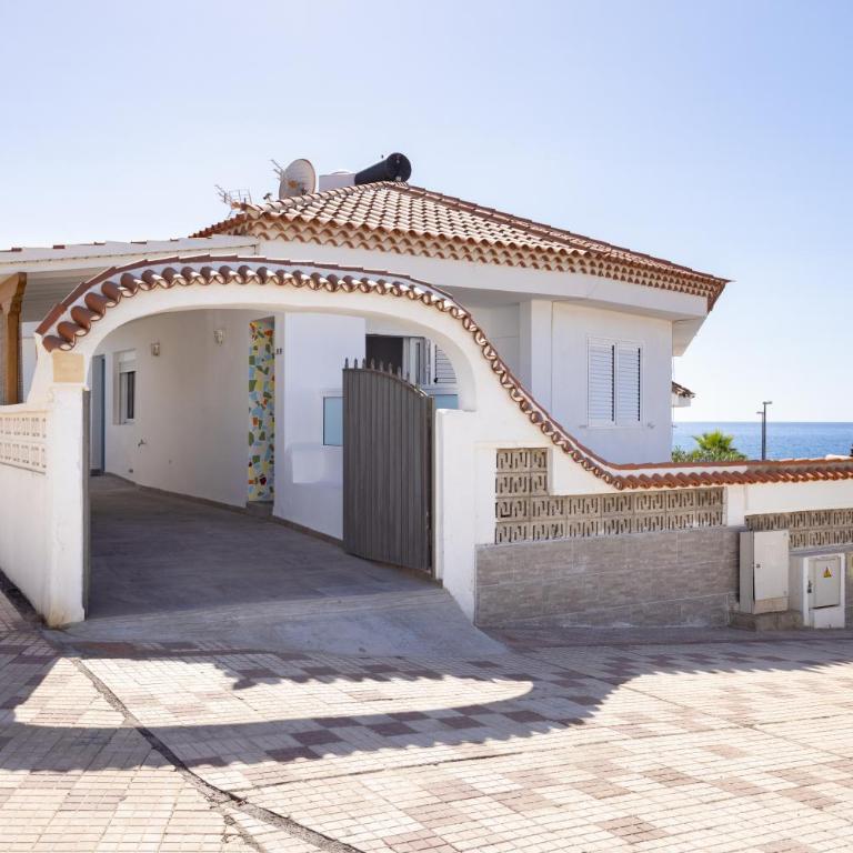 Coastal Hideaway - Casa - 3