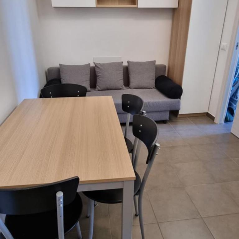 International Seaview Apartments - One-Bedroom Apartment - 9