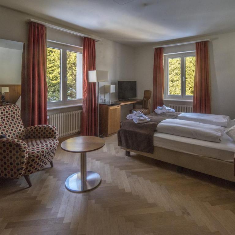 Waldhotel & SPA Davos - for body & soul - Standard Doppelzimmer mit Waldblick - 4