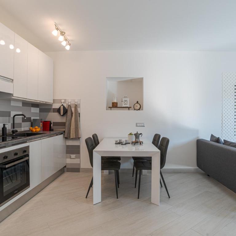 Apt in centro storico a due passi dal lago - Appartamento con 2 Camere da Letto - 5