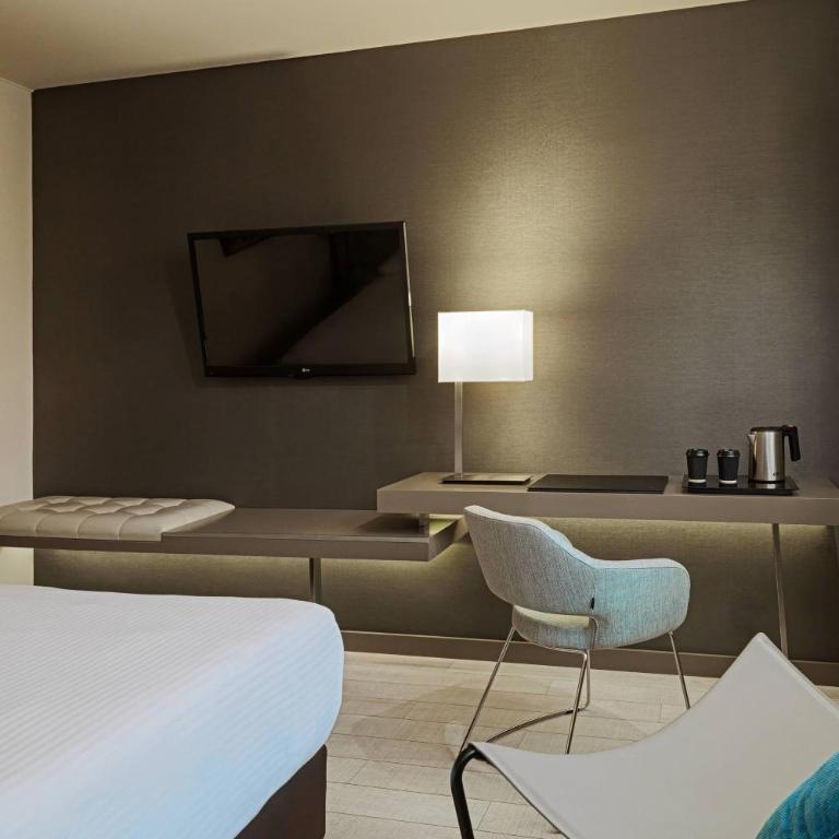 AC Hotel by Marriott Nice - Chambre Lit King-Size Classique avec Vue sur la Ville - 2