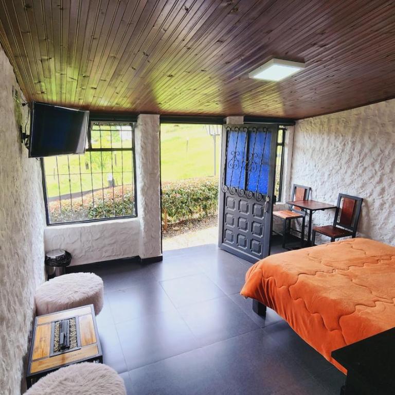 Hospedaje campestre los pinos - Habitación Doble con vistas al jardín - 3
