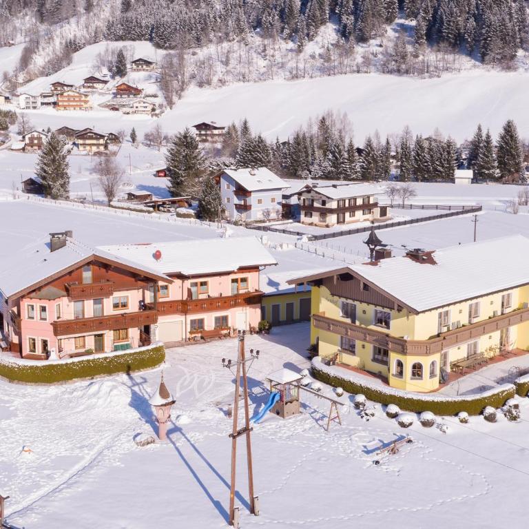 Landhaus Salzmann - Two-Bedroom Apartment with Balcony - 2