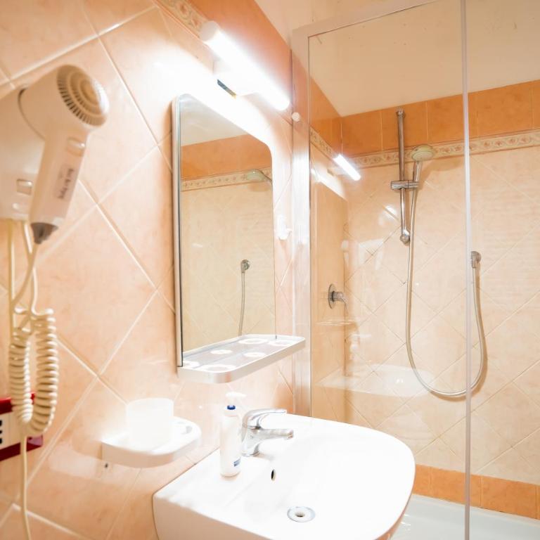 Booking Now Rome-Address Via Palestro,56- Breakfast included - Dreibettzimmer - 15