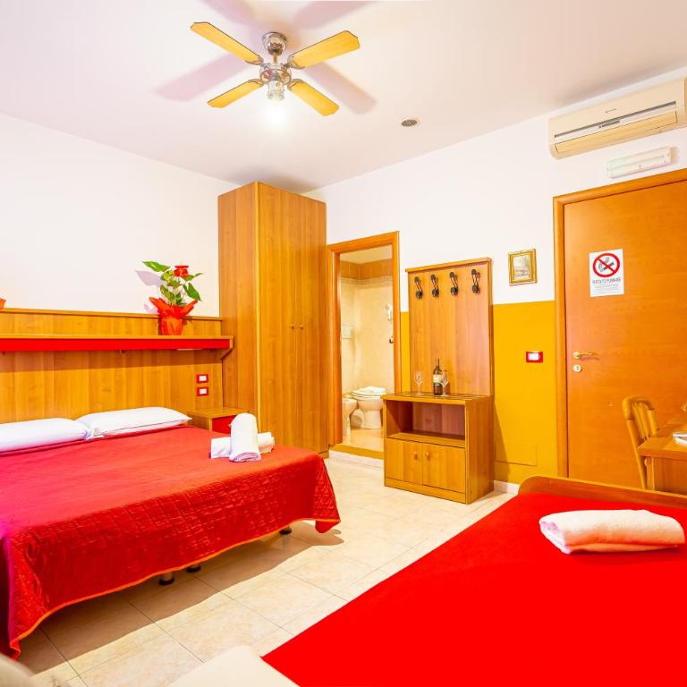 Booking Now Rome-Address Via Palestro,56- Breakfast included - Dreibettzimmer - 17