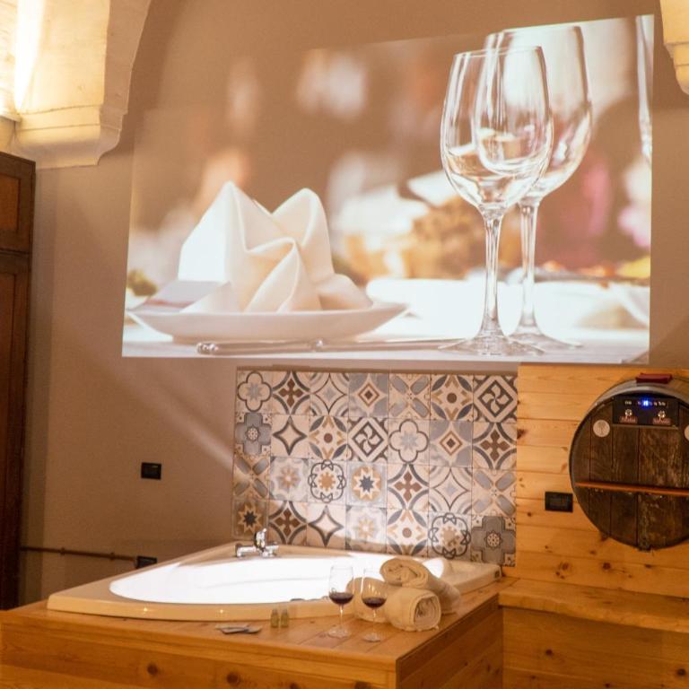 WineExperience- WINE&JACUZZI SUITE - Suite Queen con Vasca Idromassaggio - 7