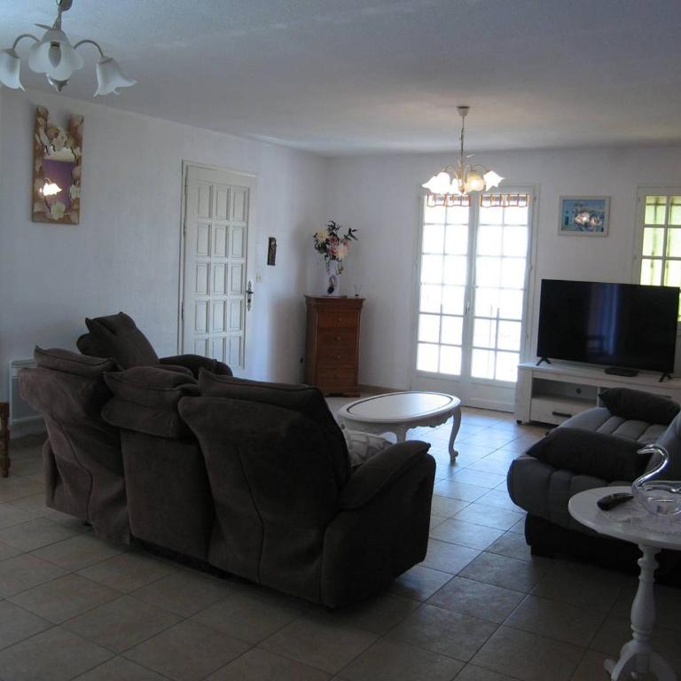 Villa 4 pièces, 10 couchages, jardin, terrasses, à 900m de la plage, Saint-Cyprien - FR-1-106-35 - Villa - 2