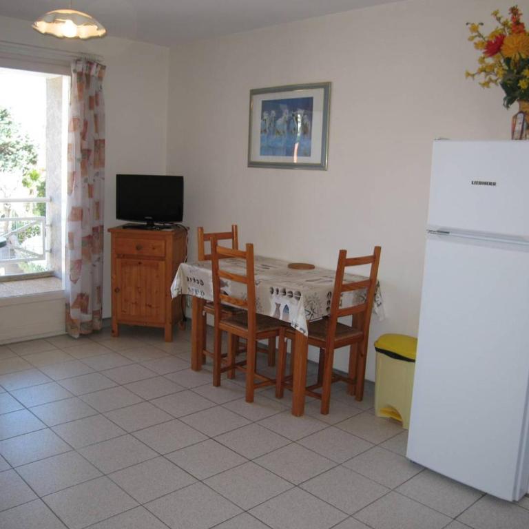 Appartement T2 avec 5 couchages, piscine, tennis, proche plage et port, animaux admis - Saint-Cyprien - FR-1-106-47 - Apartment - 5