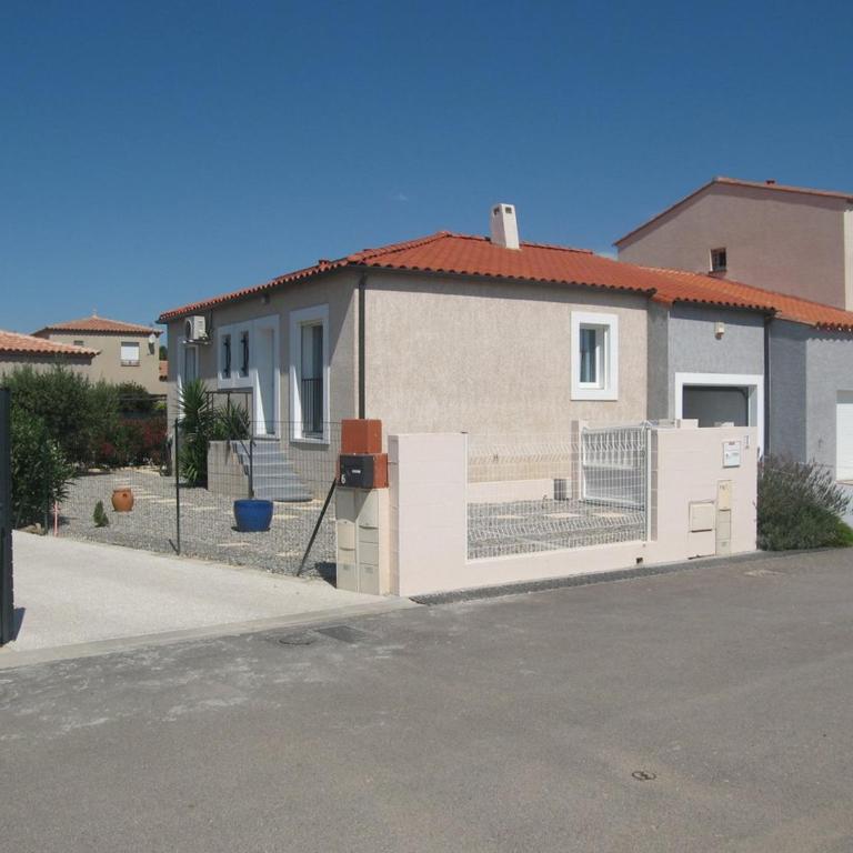 Charmante villa F4 avec jardin, terrasse et garage – St Cyprien Village, proche commerces et plage - FR-1-106-40 - Villa - 1