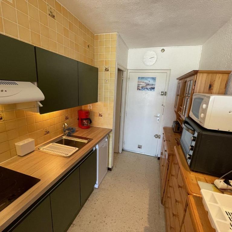Charmant studio climatisé avec wifi et parking à 100m de la plage - FR-1-106-51 - Apartment - 12