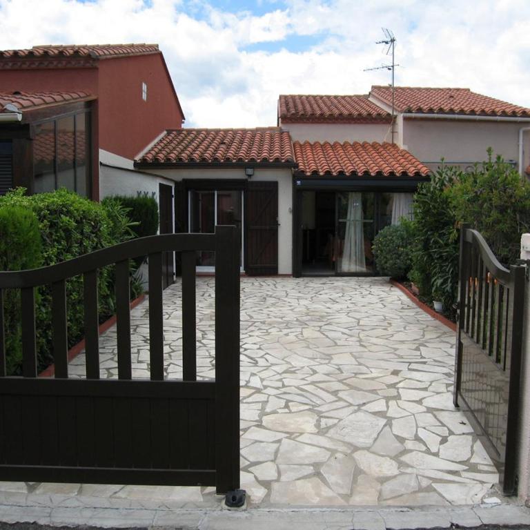 Jolie Villa T3 Mezzanine avec Véranda à Saint-Cyprien, 6 Couchages, 900m de la Plage, Parking Privé - FR-1-106-57 - Villa - 1