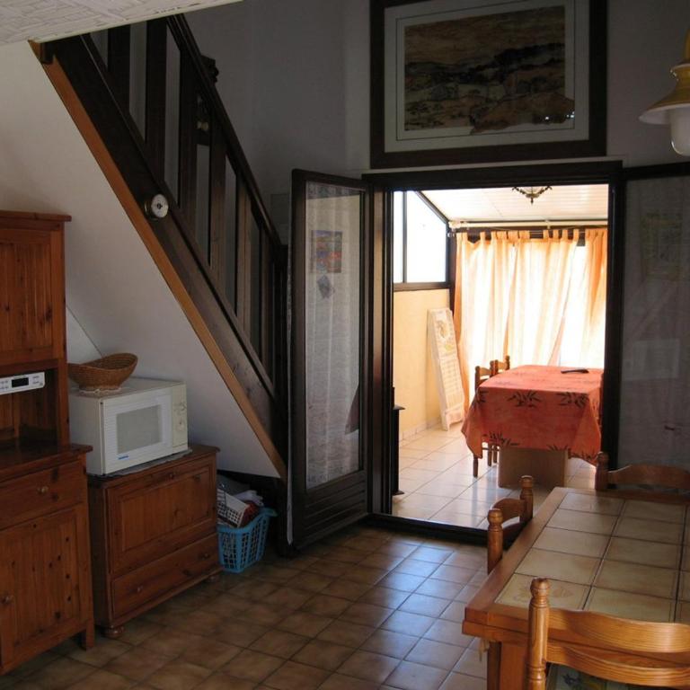 Jolie Villa T3 Mezzanine avec Véranda à Saint-Cyprien, 6 Couchages, 900m de la Plage, Parking Privé - FR-1-106-57 - Villa - 4
