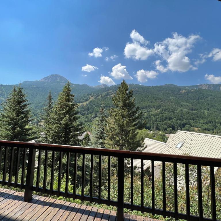 Grand Appartement dans Chalet Serre Chevalier à 8 minutes des pistes - Appartement avec Vue sur la Montagne - 10