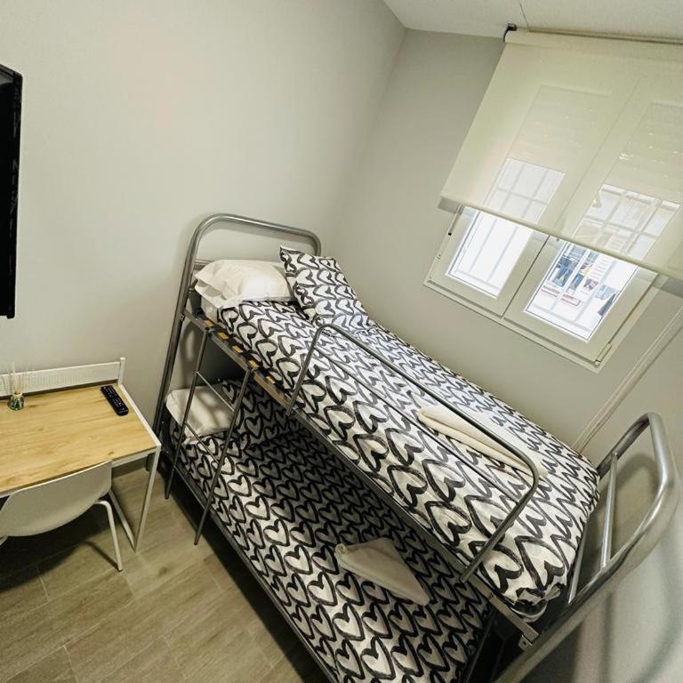 HOSPEDAJE CUATRO VIENTOS - Bunk Bed Room with Shared Bathroom - 2