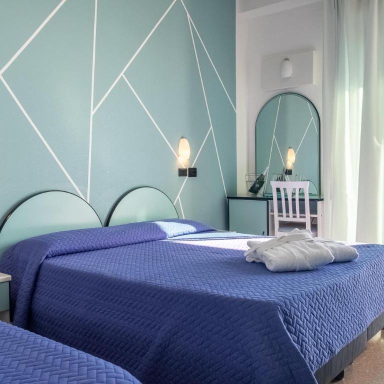 Hotel Royal - Camera Familiare con Vista Mare - 3