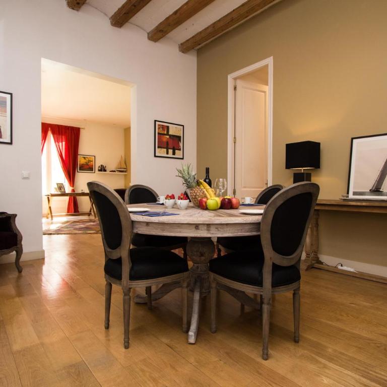 BCN Apartments 41 - Deluxe Three-Bedroom Apartment - 5