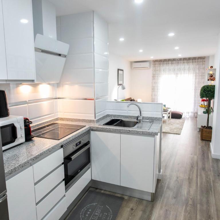 Apartamento renovado y confortable en el centro de Granada - Two-Bedroom Apartment - 11