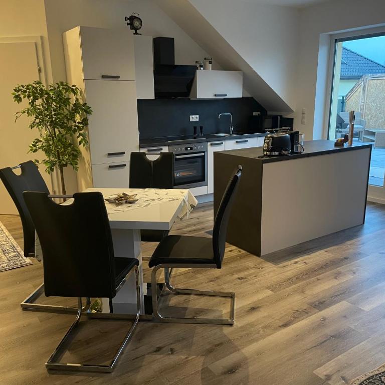Sorinas Home - Comfortable Apartment near Graz - Free Parking - Apartment mit 2 Schlafzimmern mit Balkon und Terrasse - 1