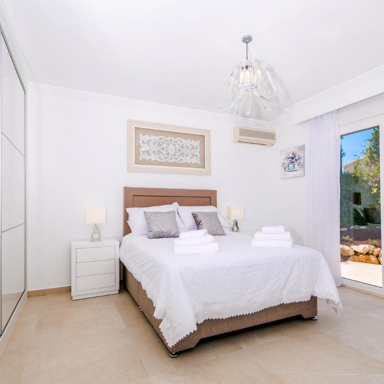 Casa Juana is a modern, luxury, exclusive, 6 bedroom villa. - Casa de 6 dormitorios - 35