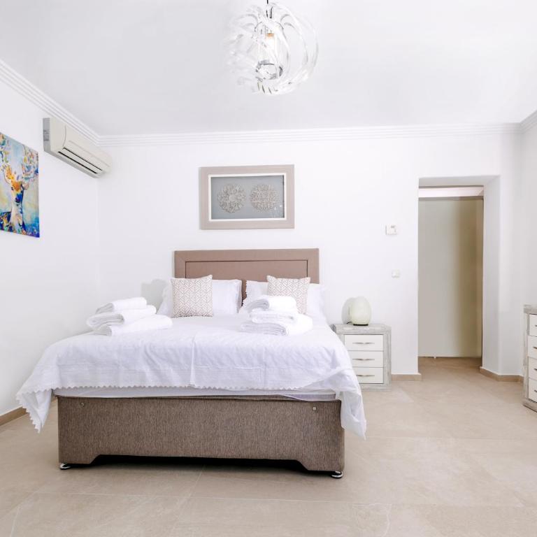 Casa Juana is a modern, luxury, exclusive, 6 bedroom villa. - Casa de 6 dormitorios - 48