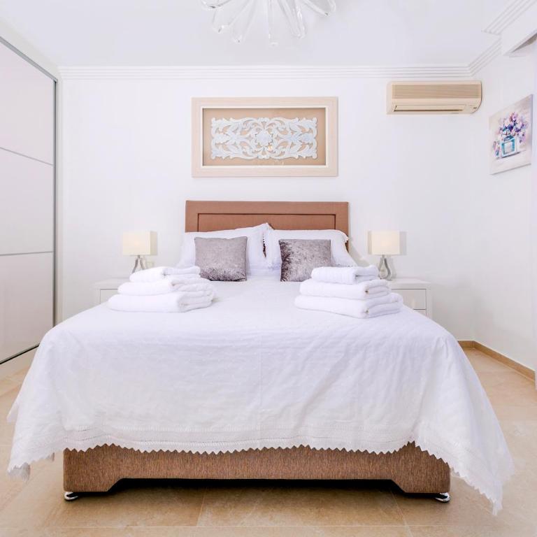 Casa Juana is a modern, luxury, exclusive, 6 bedroom villa. - Casa de 6 dormitorios - 3