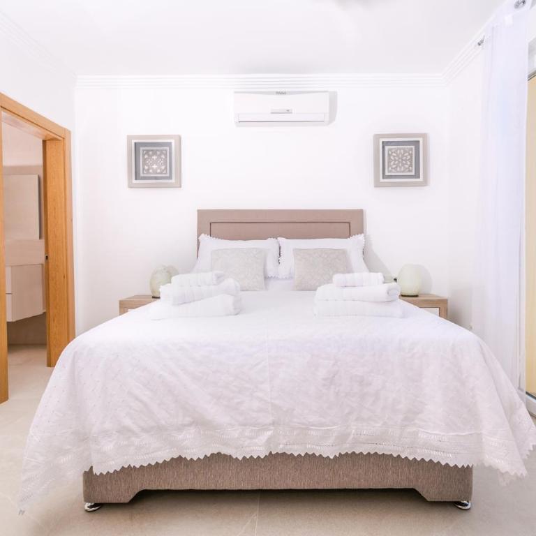 Casa Juana is a modern, luxury, exclusive, 6 bedroom villa. - Casa de 6 dormitorios - 25