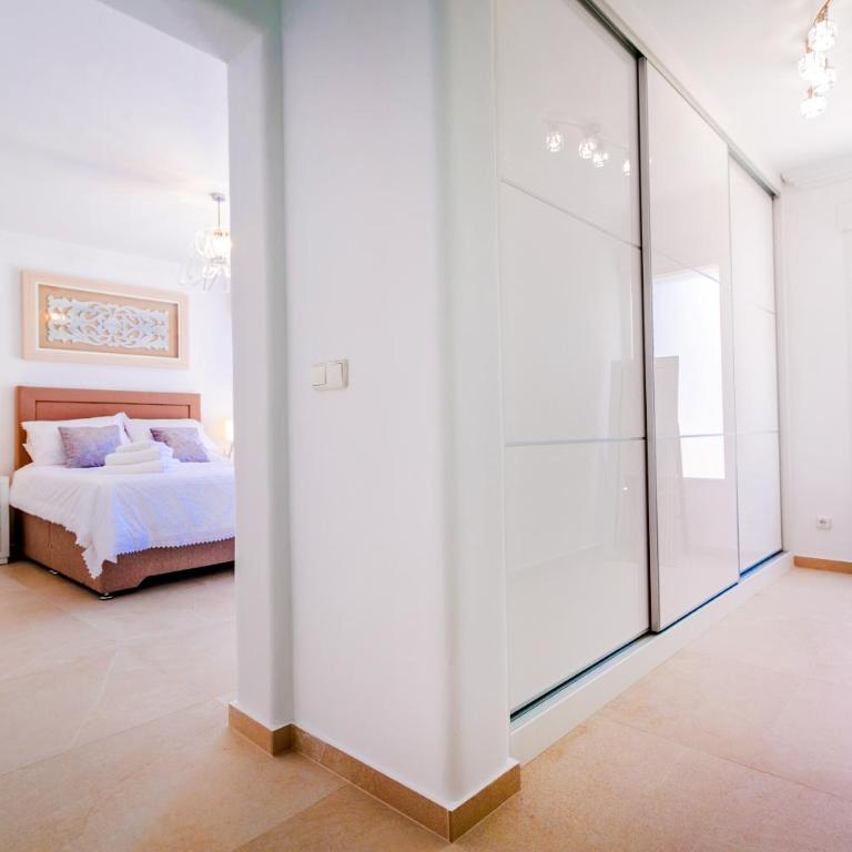 Casa Juana is a modern, luxury, exclusive, 6 bedroom villa. - Casa de 6 dormitorios - 20