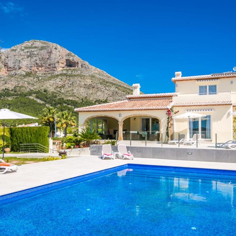 Casa Juana is a modern, luxury, exclusive, 6 bedroom villa. - Casa de 6 dormitorios - 34