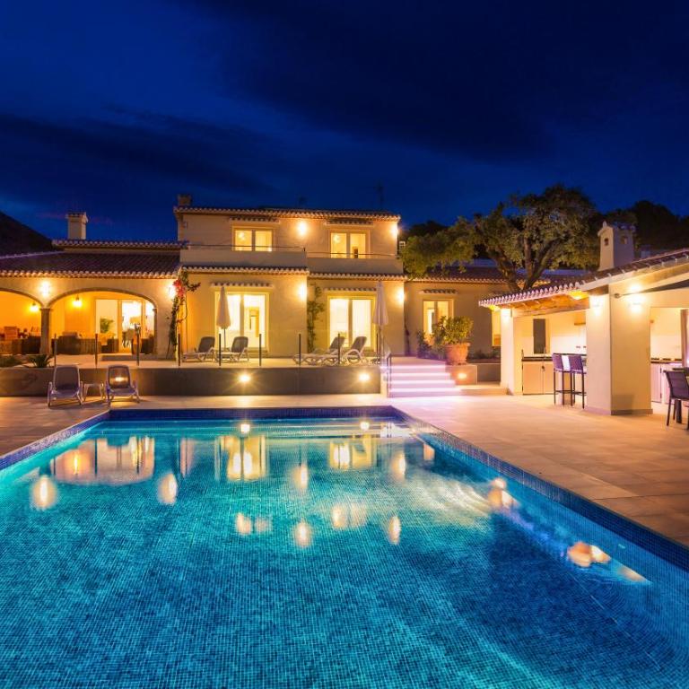 Casa Juana is a modern, luxury, exclusive, 6 bedroom villa. - Casa de 6 dormitorios - 1