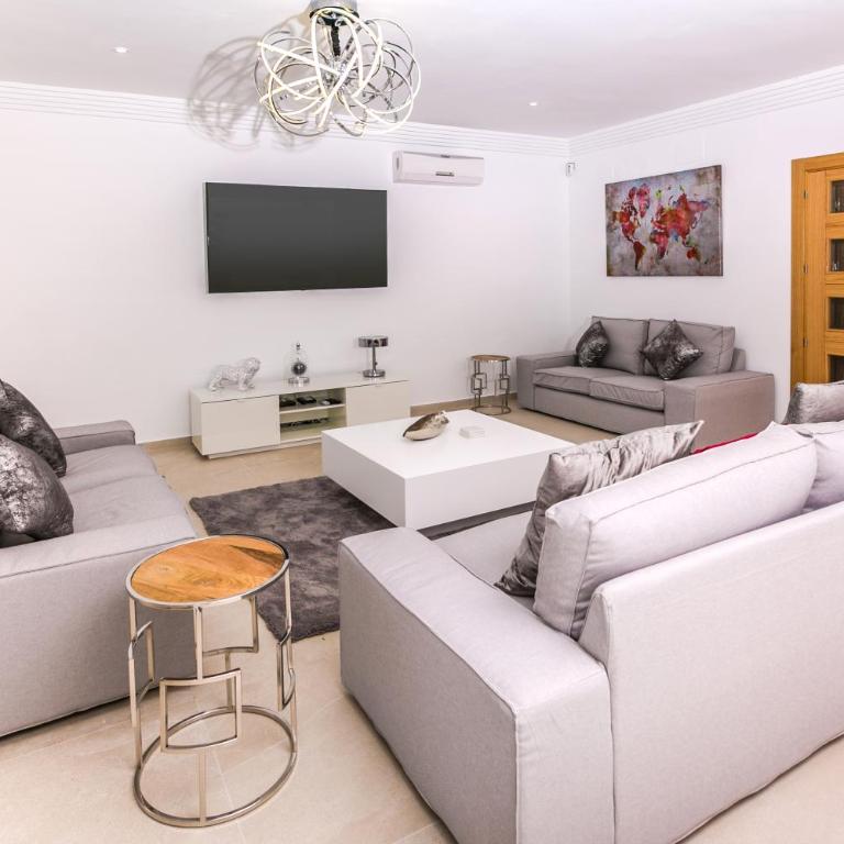 Casa Juana is a modern, luxury, exclusive, 6 bedroom villa. - Casa de 6 dormitorios - 87
