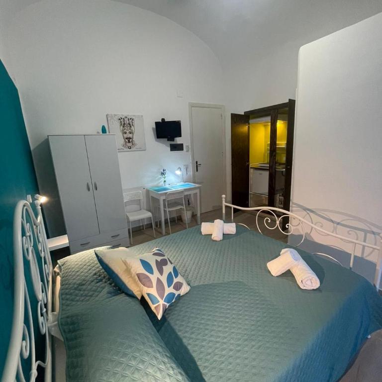 Maqueda Rooms - Double Room with Private Bathroom - 14