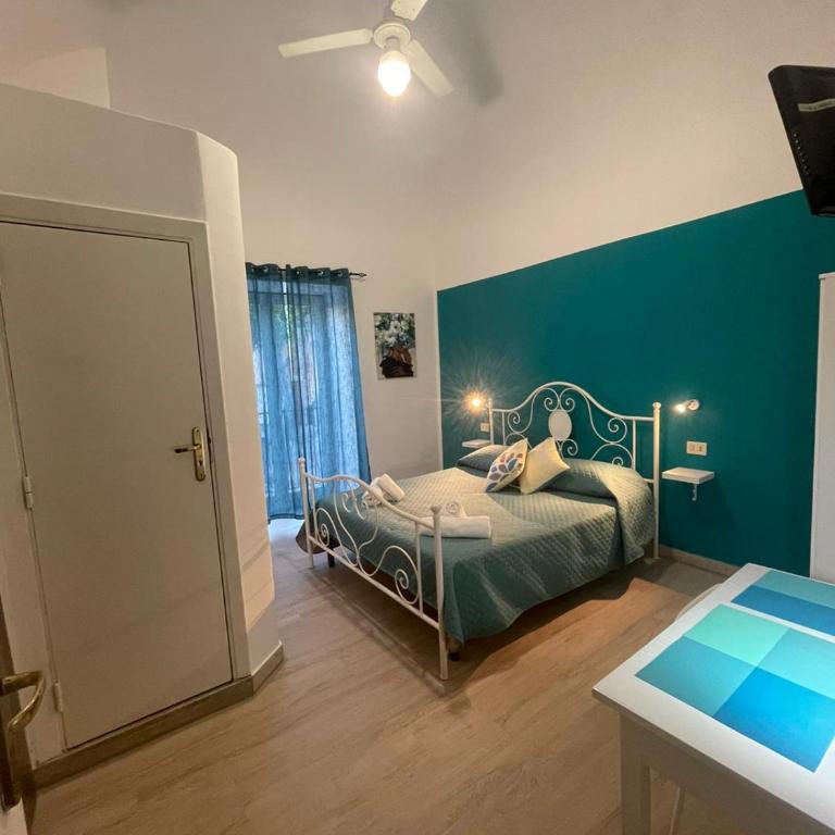 Maqueda Rooms - Double Room with Private Bathroom - 11