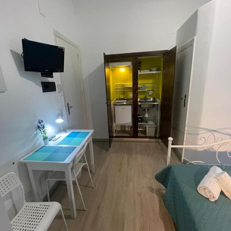 Maqueda Rooms - Double Room with Private Bathroom - 19