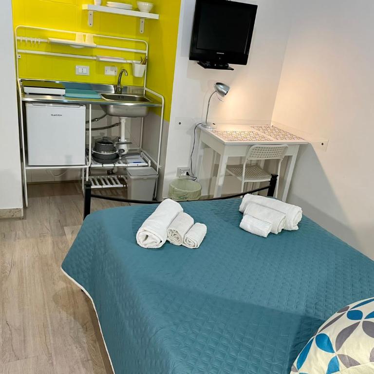 Maqueda Rooms - Double Room with Private Bathroom - 9