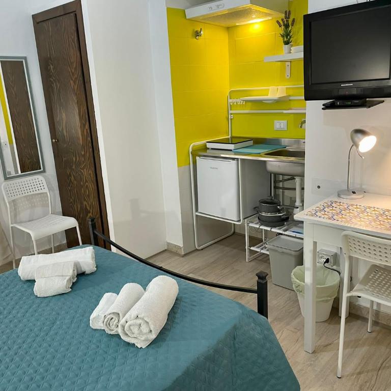 Maqueda Rooms - Double Room with Private Bathroom - 3