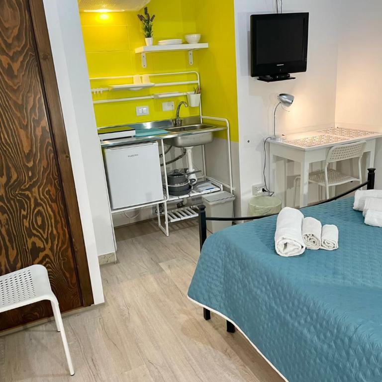 Maqueda Rooms - Double Room with Private Bathroom - 8