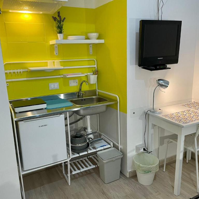 Maqueda Rooms - Double Room with Private Bathroom - 12