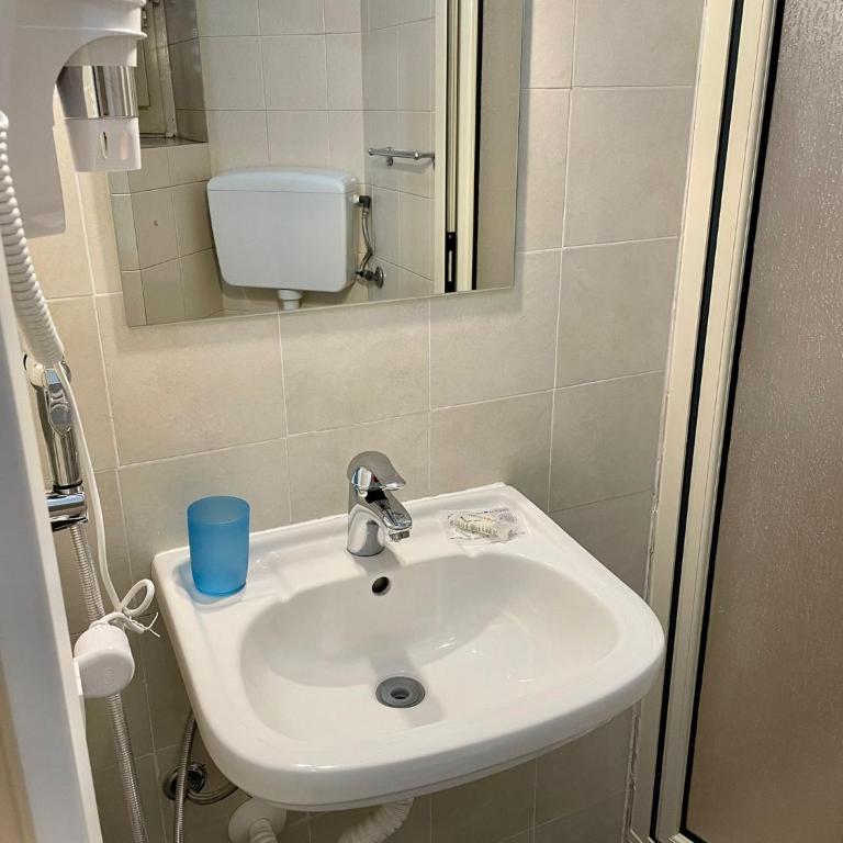 Maqueda Rooms - Double Room with Private Bathroom - 19