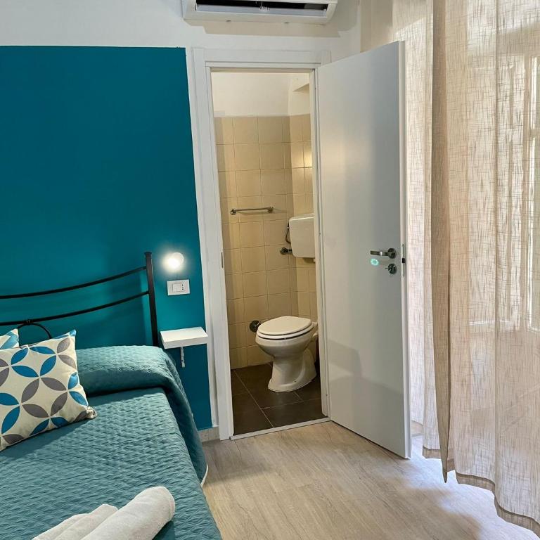 Maqueda Rooms - Double Room with Private Bathroom - 25