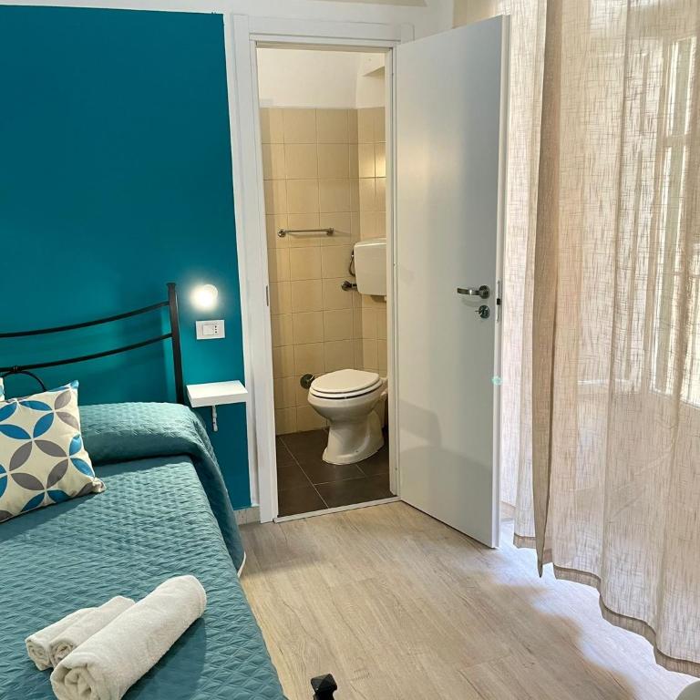 Maqueda Rooms - Double Room with Private Bathroom - 28