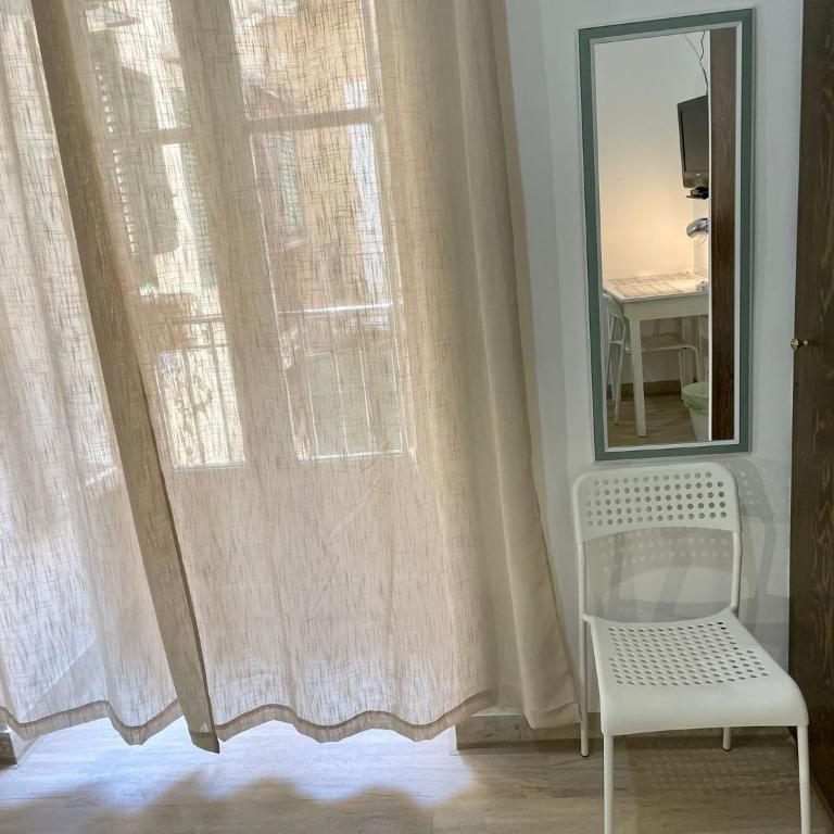Maqueda Rooms - Double Room with Private Bathroom - 26