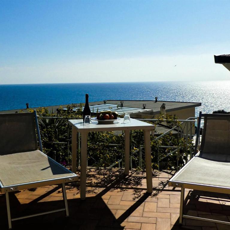 Silvia al mare - Appartamento con 2 Camere da Letto, Terrazza e Vista Mare - 1