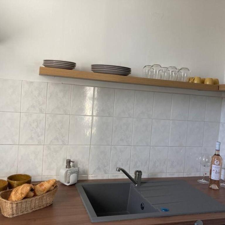 Cozy Studio with balcony and free parking - Appartement 1 Chambre - 8